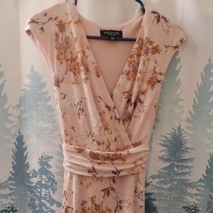 Belted, Floral Dress from Perceptions NY, Size Medium, Knee length